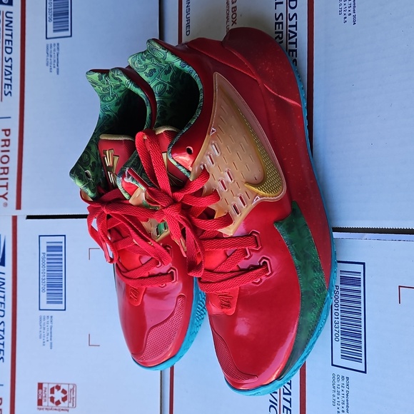 Nike Other - Nike x SpongeBob SquarePants Men’s 9.5 Red Mr. Krabs Kyrie Low 2 Sneakers